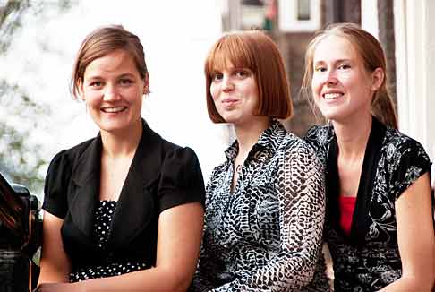 S'il Vous Plait -  Lotte Pen, Saxofoon; Marleen Wester, Viool en Cathelijne Noorland, Piano. Kortom: SVP.